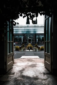 Ljusinsläppet är stort med dubbel altandörr